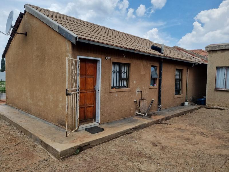 6 Bedroom Property for Sale in Vosloorus Gauteng