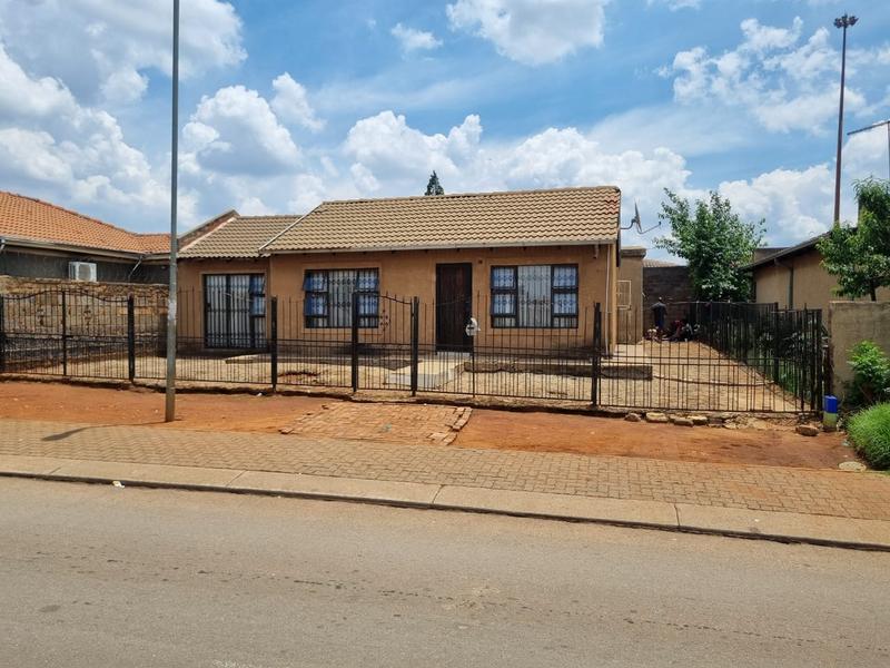 6 Bedroom Property for Sale in Vosloorus Gauteng