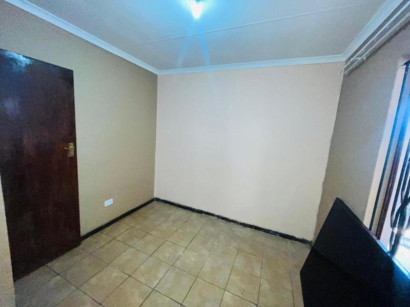 To Let 2 Bedroom Property for Rent in Protea Glen Gauteng