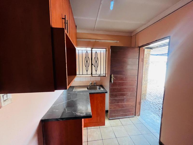 To Let 2 Bedroom Property for Rent in Protea Glen Gauteng