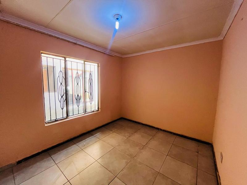 To Let 2 Bedroom Property for Rent in Protea Glen Gauteng