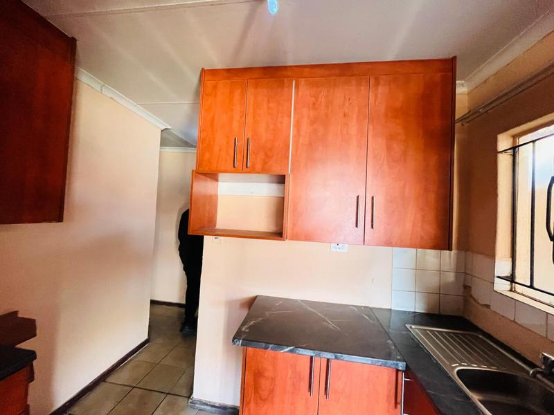To Let 2 Bedroom Property for Rent in Protea Glen Gauteng