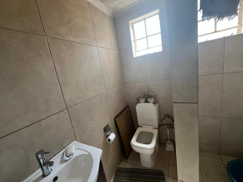 6 Bedroom Property for Sale in Orange Grove Gauteng