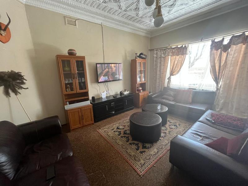 6 Bedroom Property for Sale in Orange Grove Gauteng