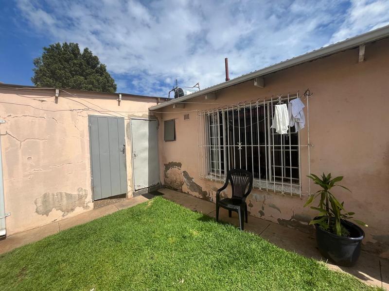 6 Bedroom Property for Sale in Orange Grove Gauteng