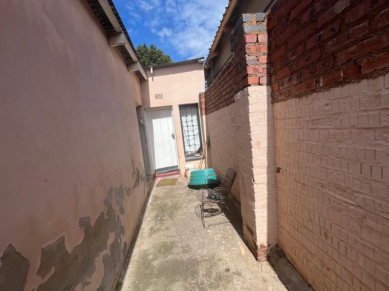 6 Bedroom Property for Sale in Orange Grove Gauteng