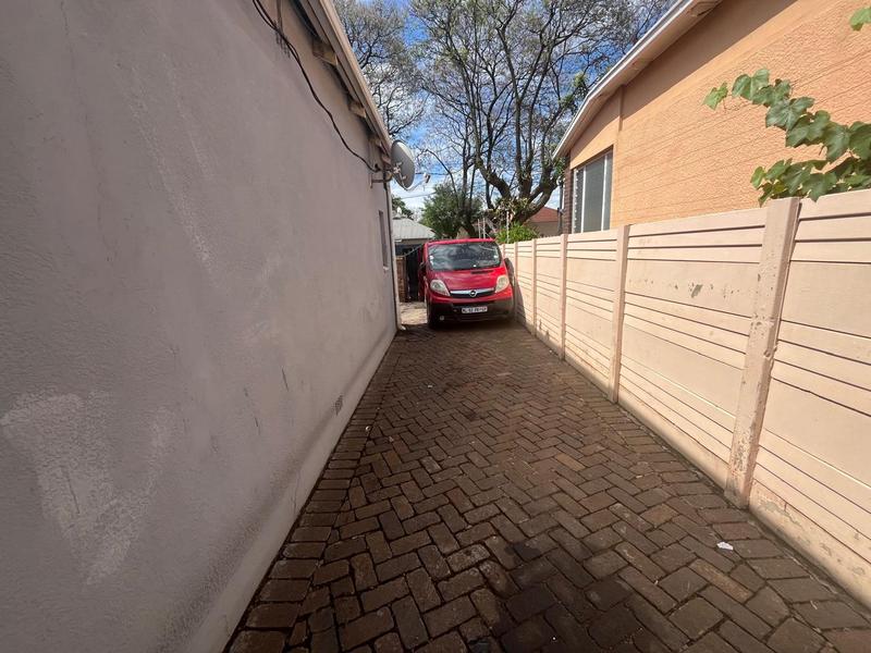 6 Bedroom Property for Sale in Orange Grove Gauteng