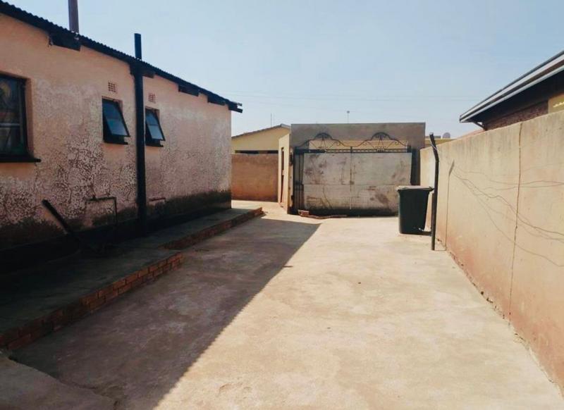 2 Bedroom Property for Sale in Tokoza Gauteng