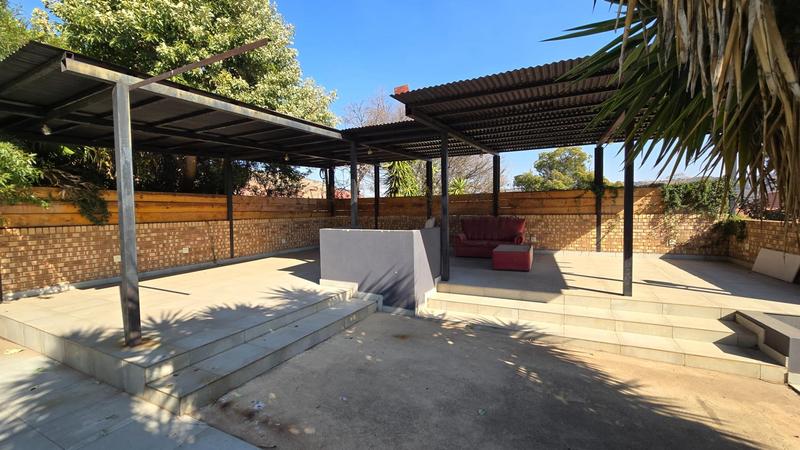 To Let 3 Bedroom Property for Rent in Mondeor Gauteng