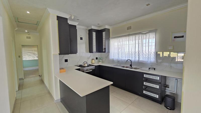 To Let 3 Bedroom Property for Rent in Mondeor Gauteng