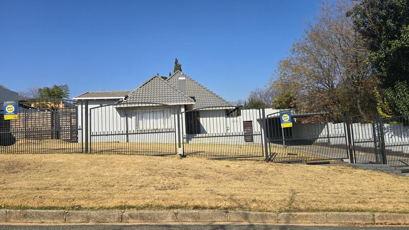 To Let 3 Bedroom Property for Rent in Mondeor Gauteng