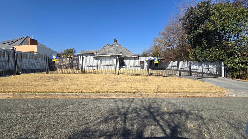 To Let 3 Bedroom Property for Rent in Mondeor Gauteng