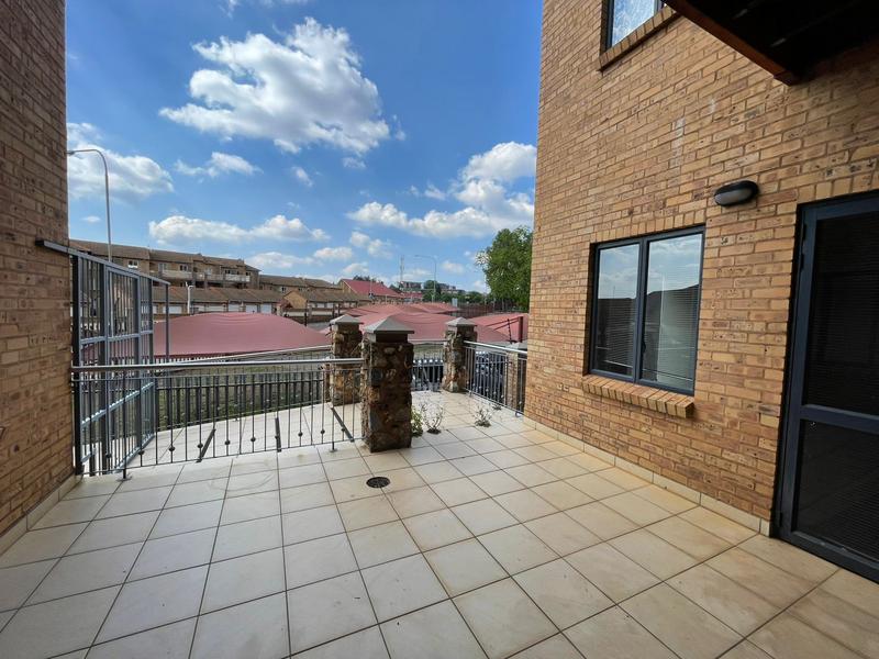 To Let commercial Property for Rent in Die Hoewes Gauteng