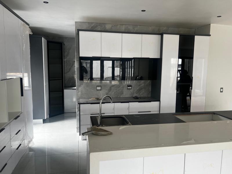 6 Bedroom Property for Sale in Midstream Heights Gauteng