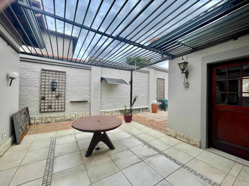 To Let 3 Bedroom Property for Rent in Bryanston Gauteng