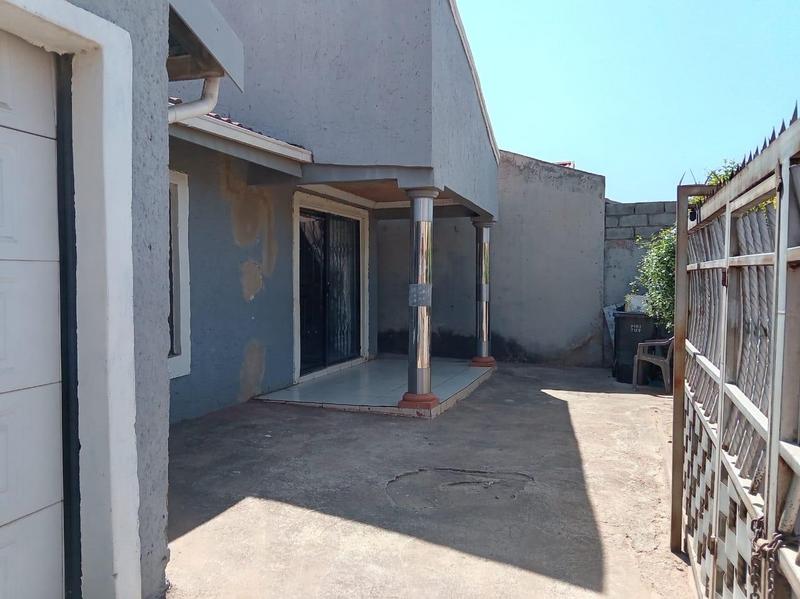 3 Bedroom Property for Sale in Protea Glen Gauteng