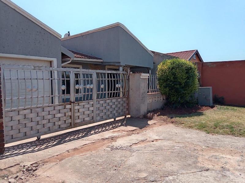 3 Bedroom Property for Sale in Protea Glen Gauteng