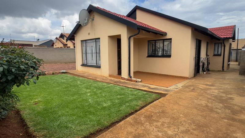 4 Bedroom Property for Sale in Lawley Gauteng