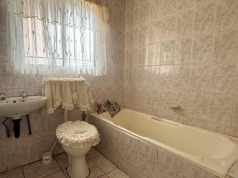 4 Bedroom Property for Sale in Lawley Gauteng