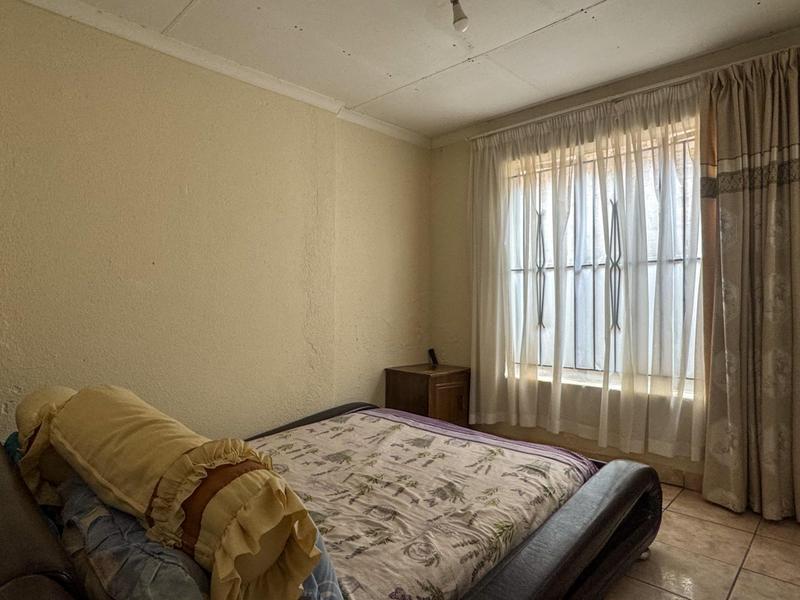 4 Bedroom Property for Sale in Lawley Gauteng