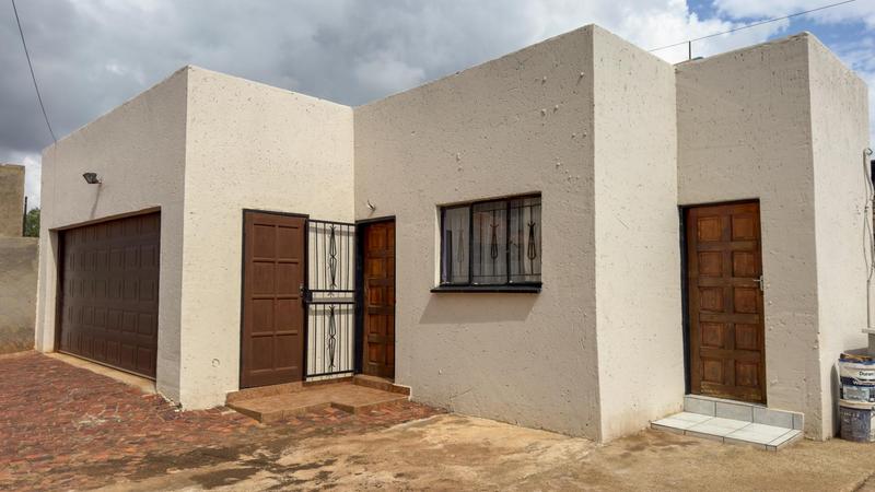 4 Bedroom Property for Sale in Lawley Gauteng