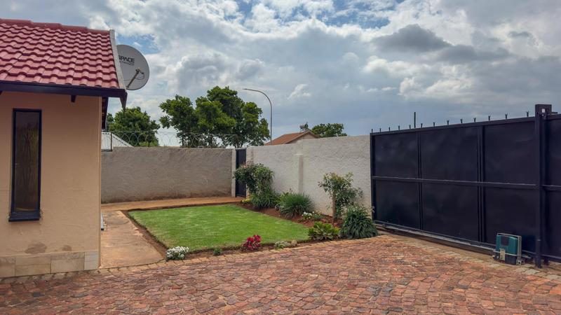 4 Bedroom Property for Sale in Lawley Gauteng