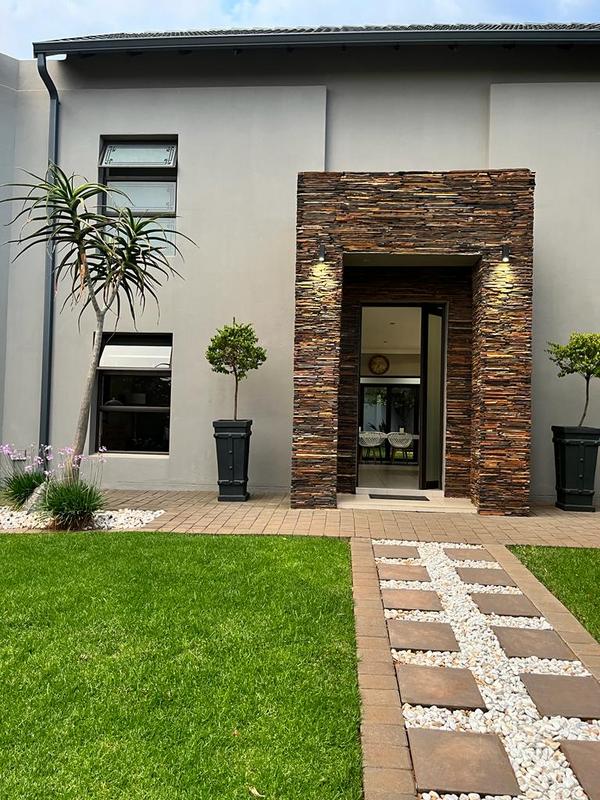 4 Bedroom Property for Sale in Midstream Ridge Gauteng