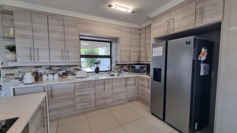 4 Bedroom Property for Sale in Midstream Ridge Gauteng