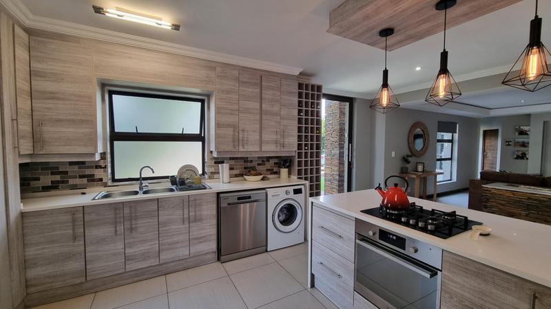 4 Bedroom Property for Sale in Midstream Ridge Gauteng