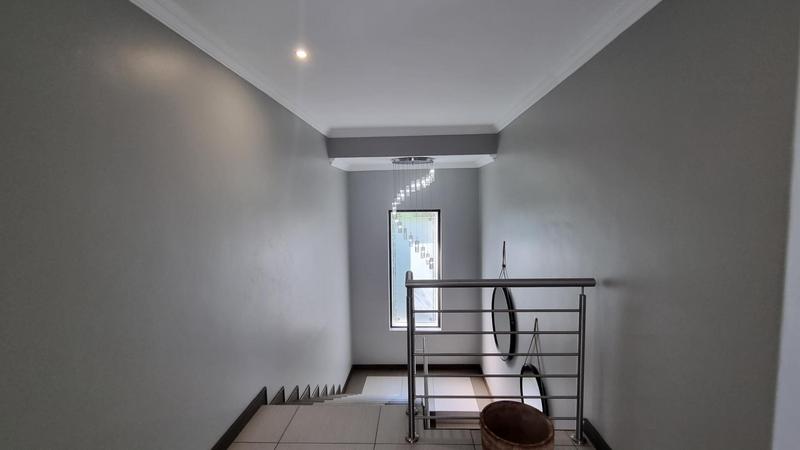 4 Bedroom Property for Sale in Midstream Ridge Gauteng