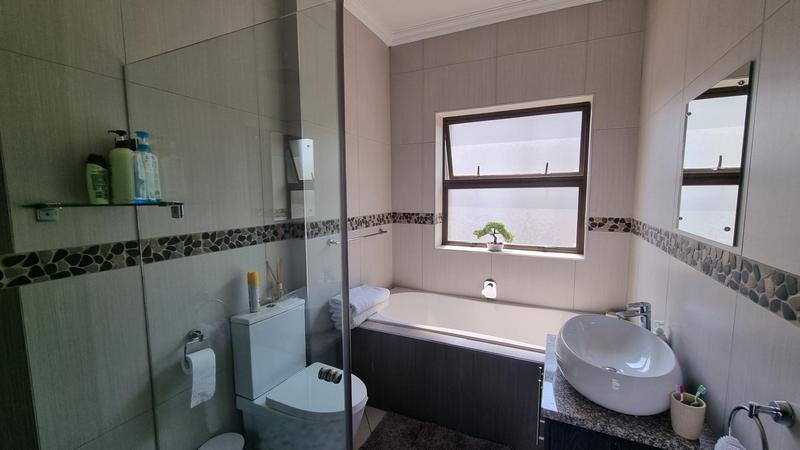 4 Bedroom Property for Sale in Midstream Ridge Gauteng