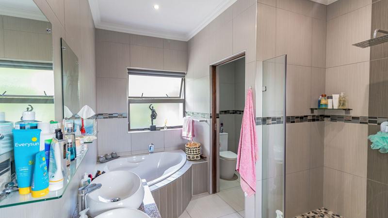 4 Bedroom Property for Sale in Midstream Ridge Gauteng