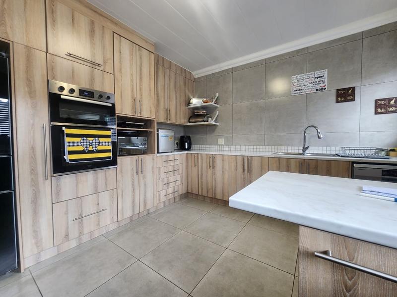 3 Bedroom Property for Sale in Brackenhurst Gauteng