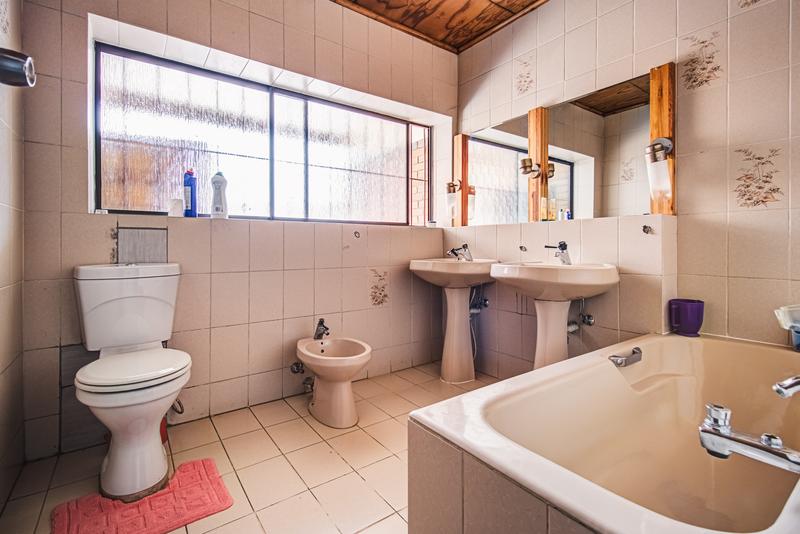 4 Bedroom Property for Sale in Hurlyvale Gauteng