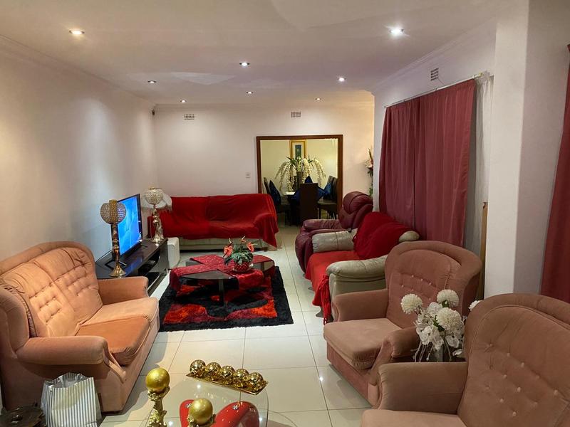 5 Bedroom Property for Sale in Linmeyer Gauteng