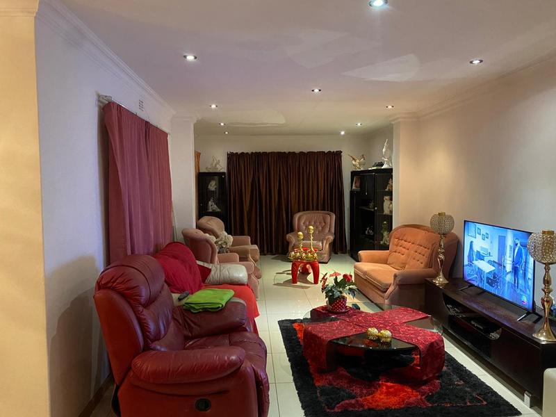 5 Bedroom Property for Sale in Linmeyer Gauteng
