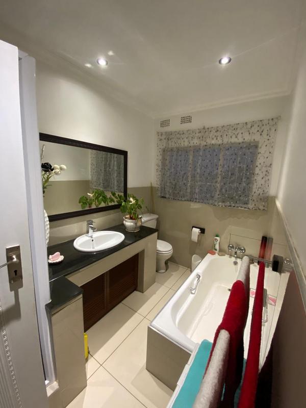 5 Bedroom Property for Sale in Linmeyer Gauteng