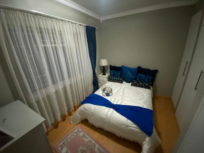 5 Bedroom Property for Sale in Linmeyer Gauteng