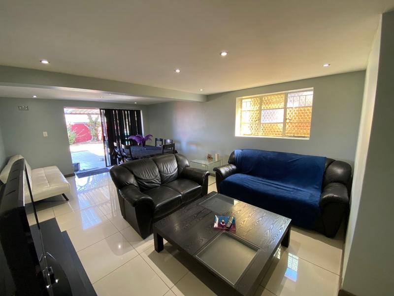 5 Bedroom Property for Sale in Linmeyer Gauteng