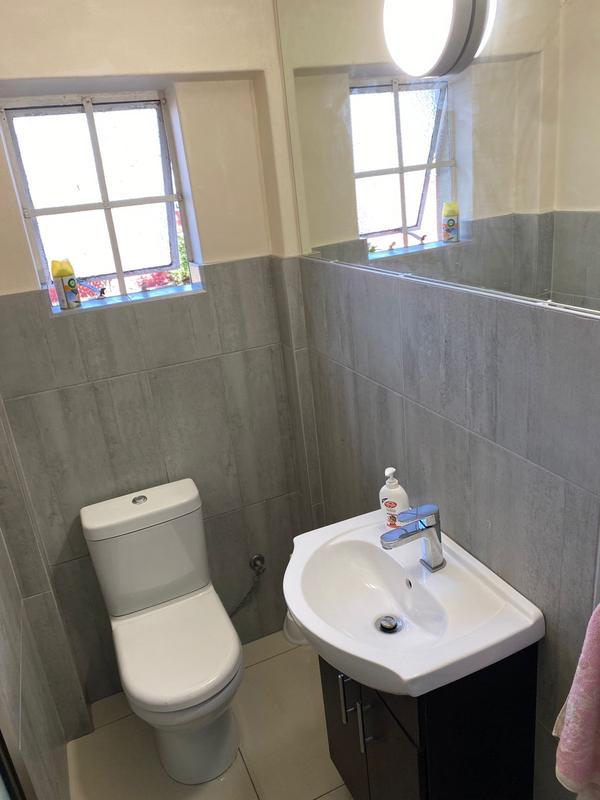 5 Bedroom Property for Sale in Linmeyer Gauteng