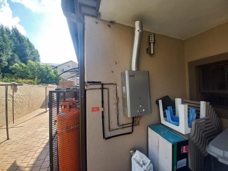 5 Bedroom Property for Sale in Raslouw Gauteng