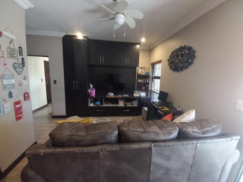 5 Bedroom Property for Sale in Raslouw Gauteng