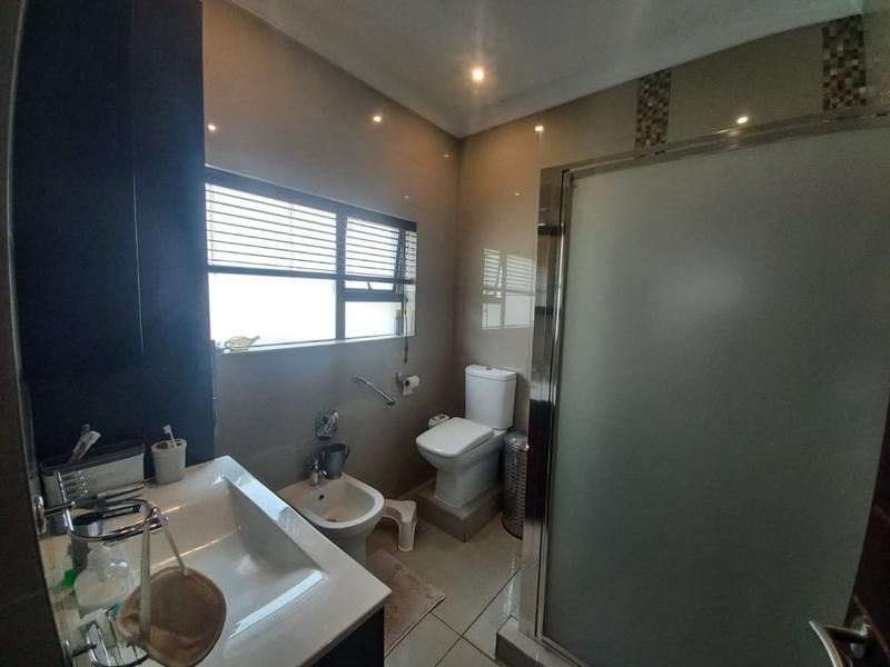 5 Bedroom Property for Sale in Raslouw Gauteng