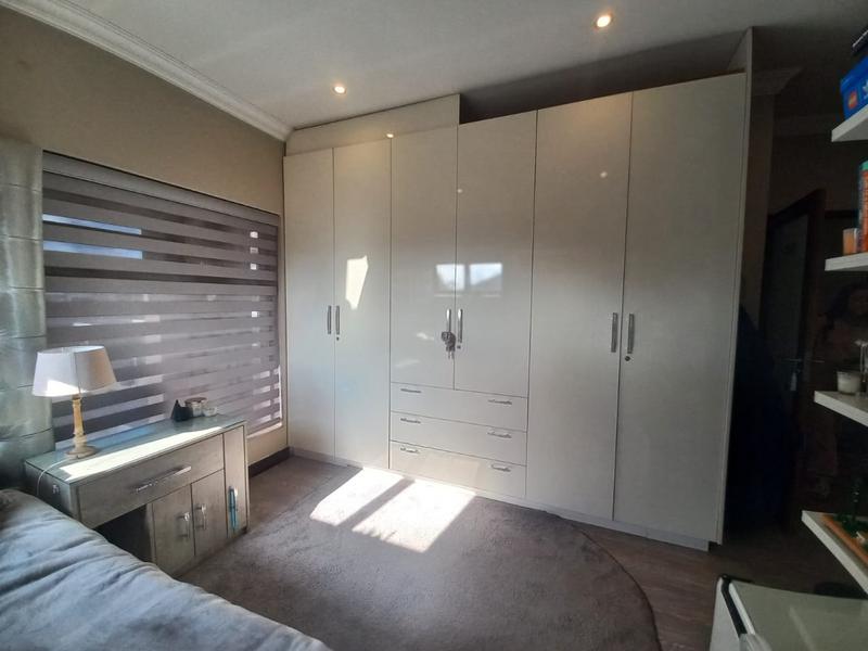 5 Bedroom Property for Sale in Raslouw Gauteng