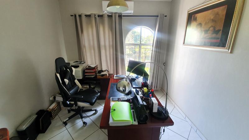 4 Bedroom Property for Sale in Magalieskruin Gauteng