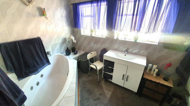 4 Bedroom Property for Sale in Magalieskruin Gauteng
