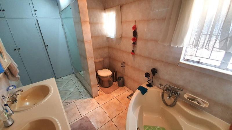 4 Bedroom Property for Sale in Magalieskruin Gauteng