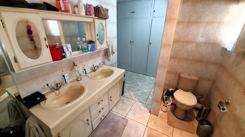 4 Bedroom Property for Sale in Magalieskruin Gauteng