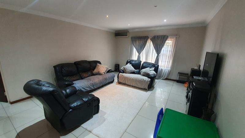 4 Bedroom Property for Sale in Rose Acres Estate Gauteng