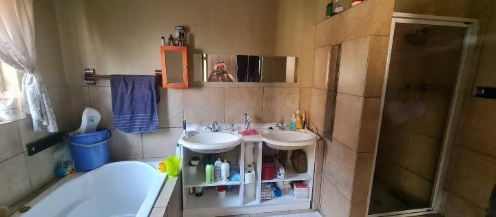 To Let 4 Bedroom Property for Rent in Petit Gauteng